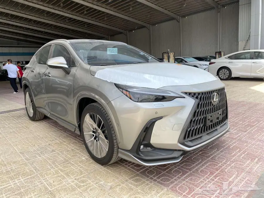 لكزس NX 350 AA 2025 تيتانيوم داخلي احمر 1