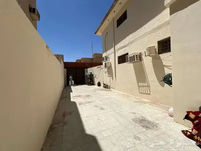 فيلا للبيع مقسمه لثلاث شقق 1