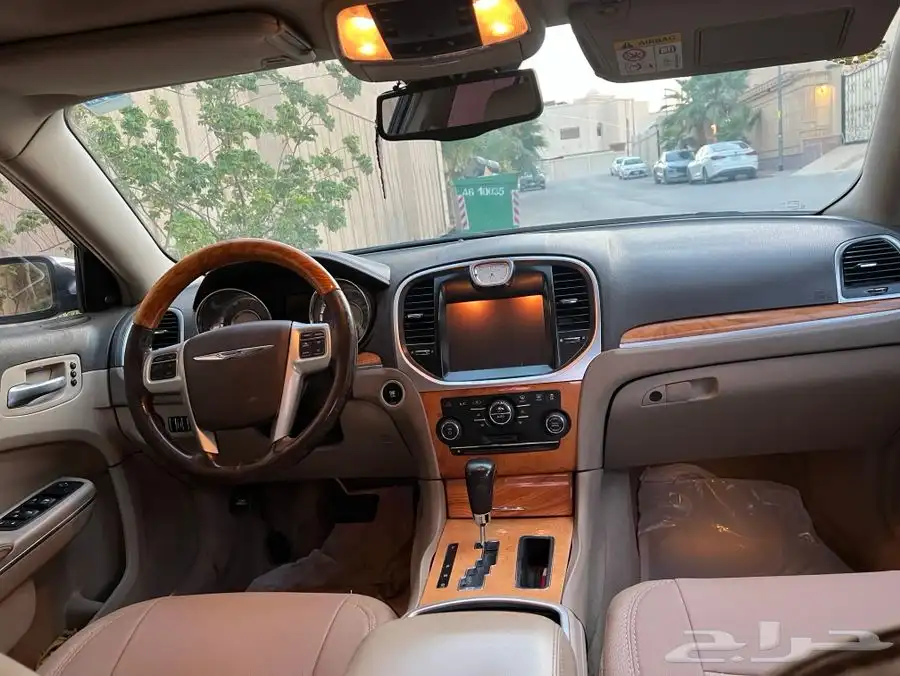 كرايسلر 2014 فل كامل 5.7 V8 5