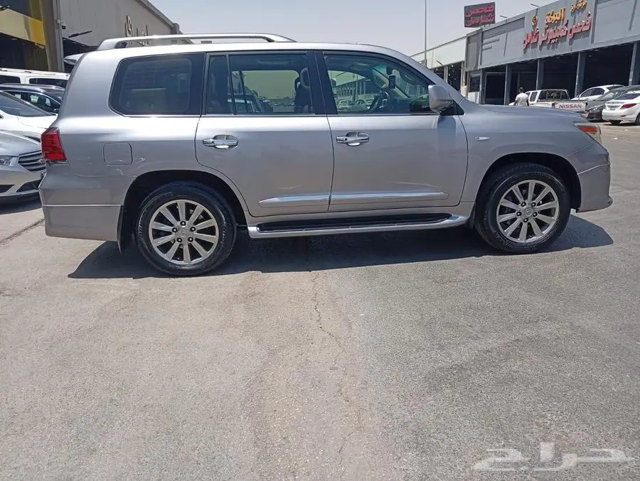 جيب لكزس 570 LX موديل 2010 12