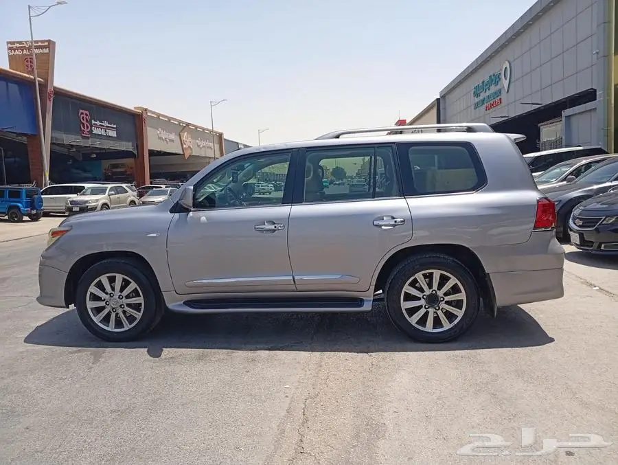 جيب لكزس 570 LX موديل 2010 2