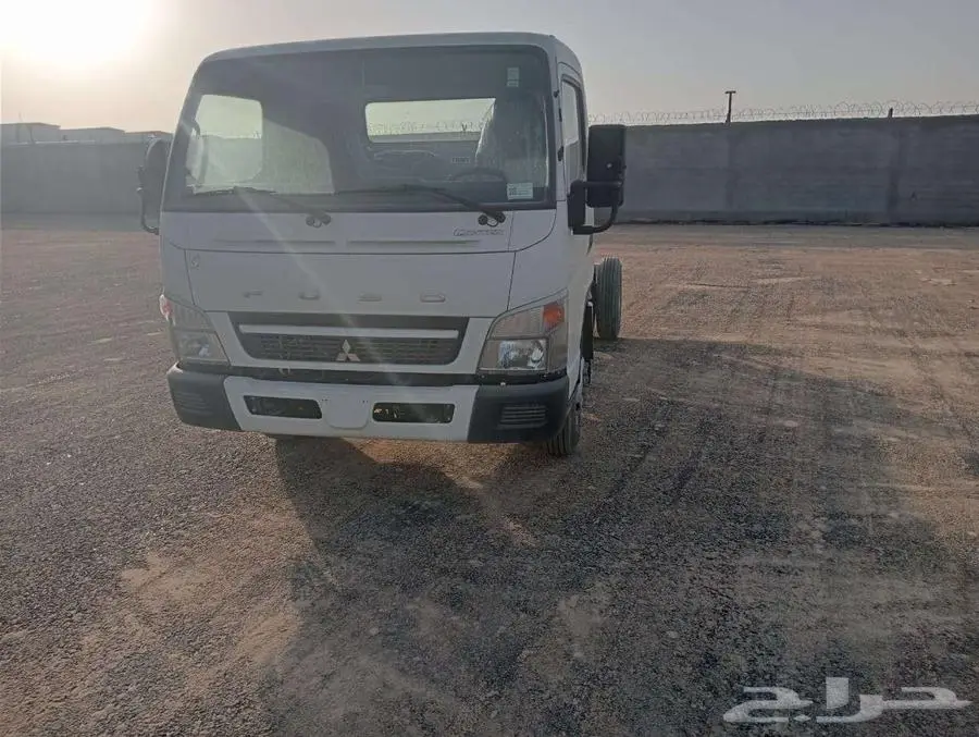 ينا ميتسوبيشي 4x2عادي 4.5 طن 2023 7