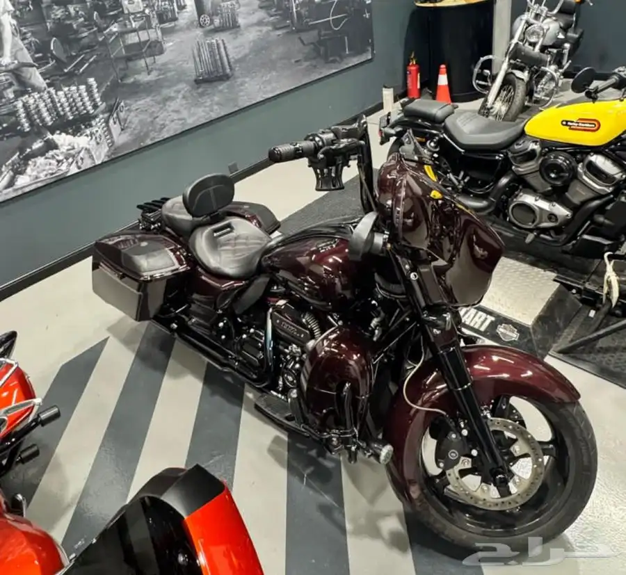 دباب هارلي Street Glide CVO 0
