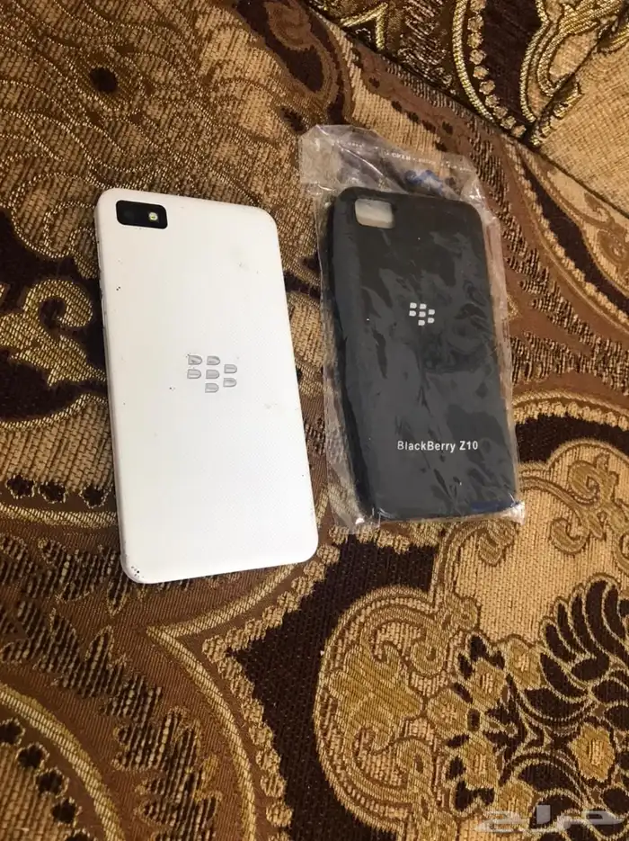 جوال بلاك بيري z10  blackberry مع كفر و جميع ملحقاته 6