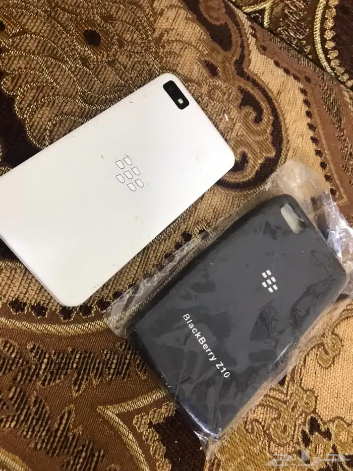 جوال بلاك بيري z10  blackberry مع كفر و جميع ملحقاته 0