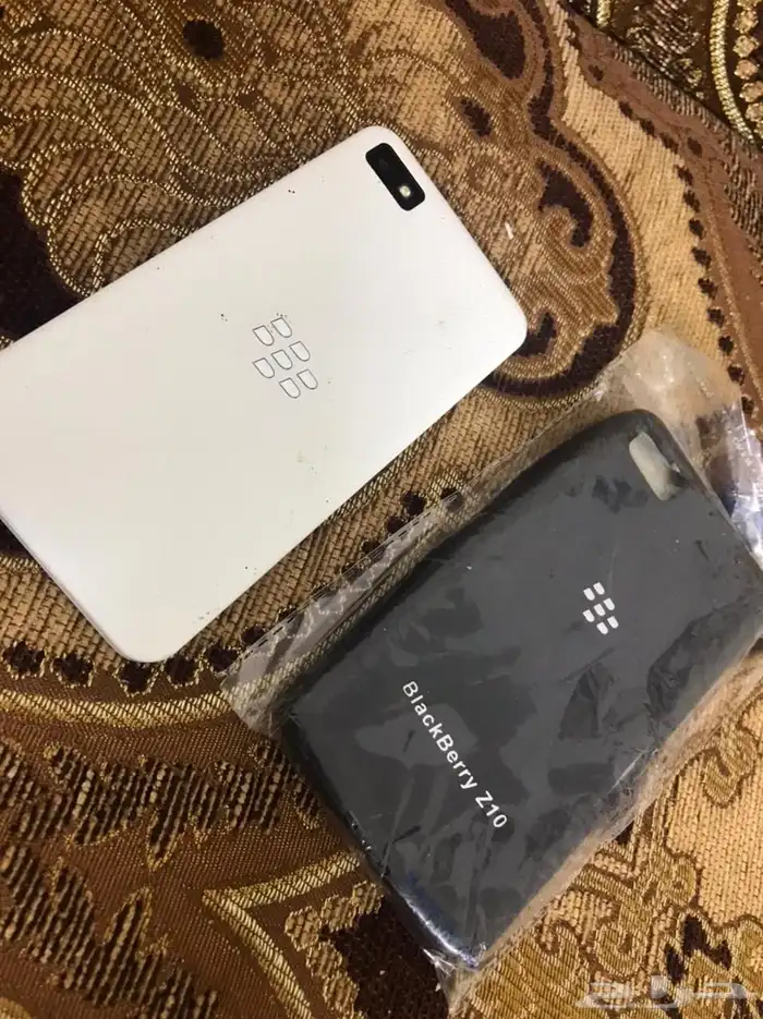 جوال بلاك بيري z10  blackberry مع كفر و جميع ملحقاته 2