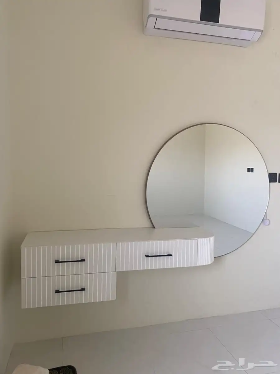 اثاث سرير وتسريحه ودولاب ملابس 0