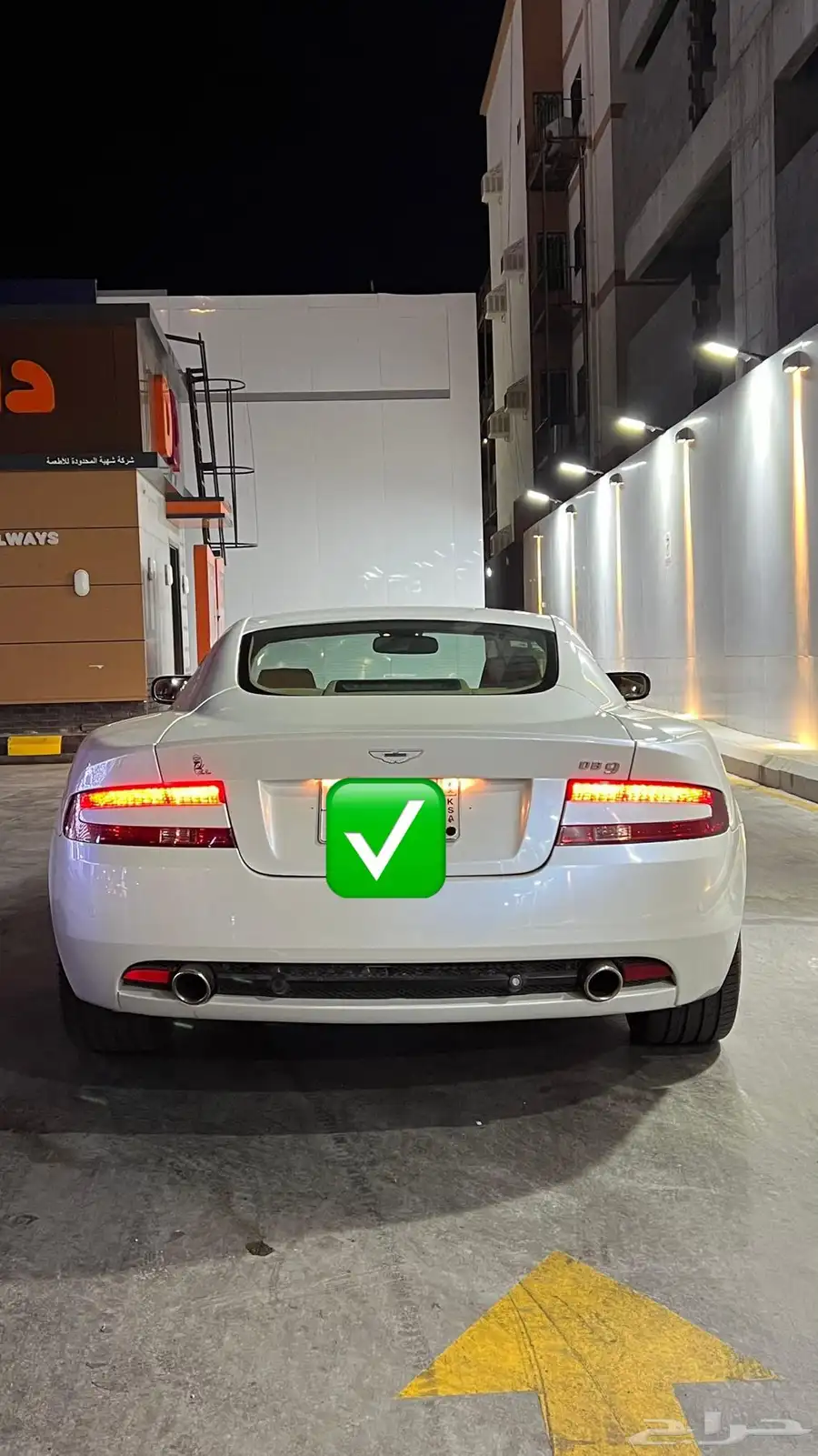اوستن مارتن DB9 موديل 2008 V12 6