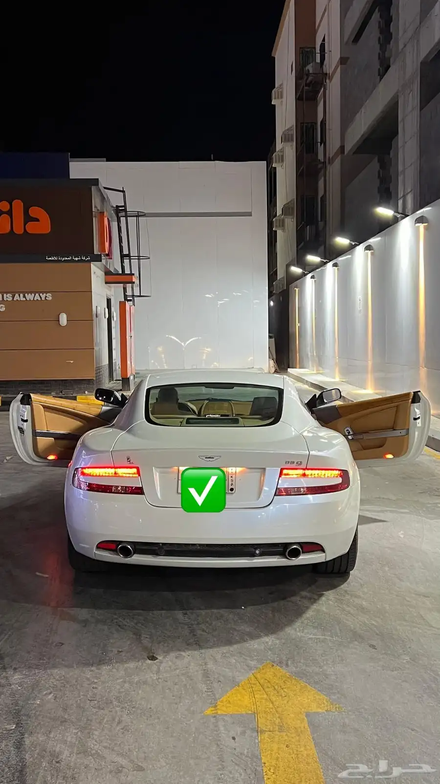 اوستن مارتن DB9 موديل 2008 V12 7
