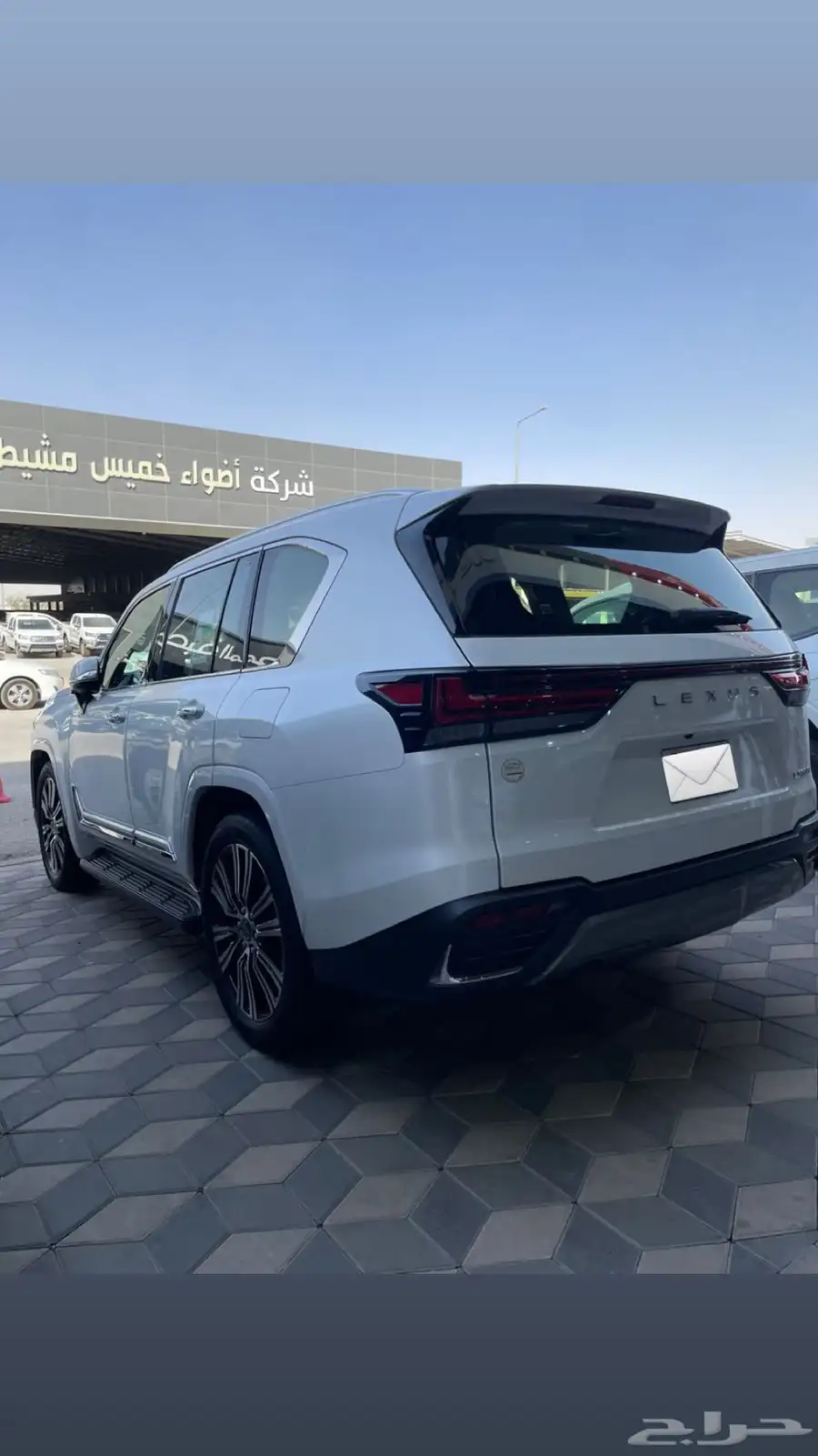 لكزس 2024 LX BB العداد 31 ألف كيلو فقط عبداللطيف جميل 3