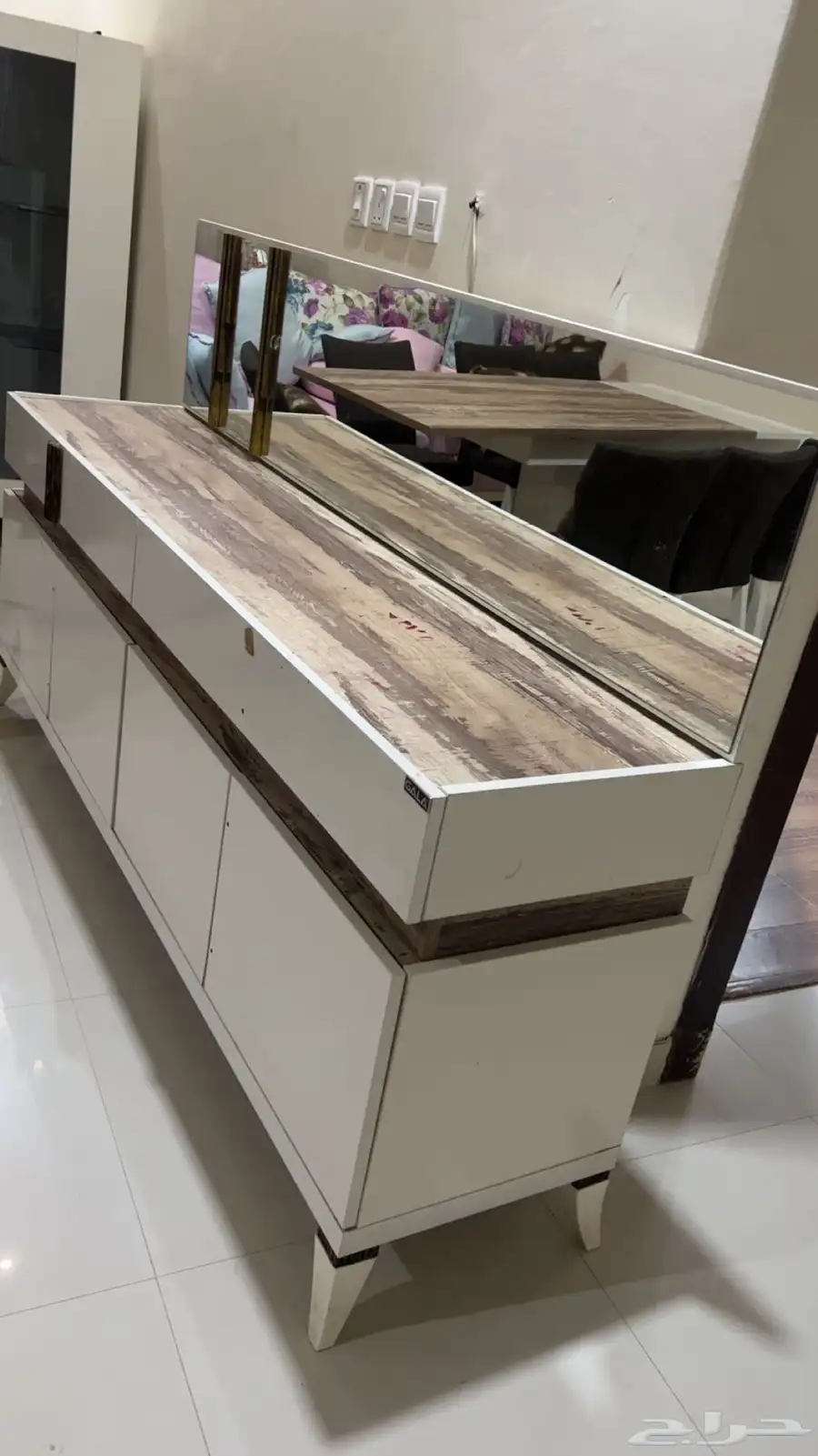 طاوله طعام كراسي وفرن وغساله وغرفه توم 1