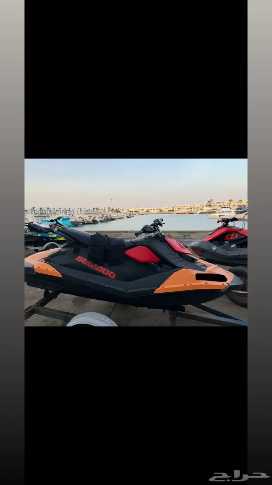 دباب بحري مع موقف في الدرة 0