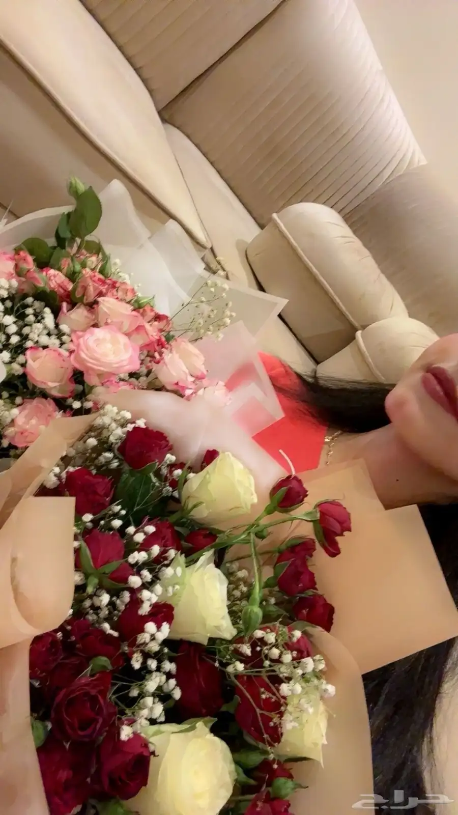عربيه ضيافه ذهبيه فاخره وطاوله بيضا 3