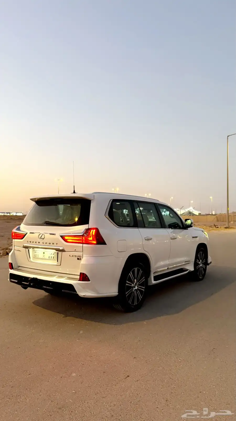 للبيع جيب لكزس LX570 4