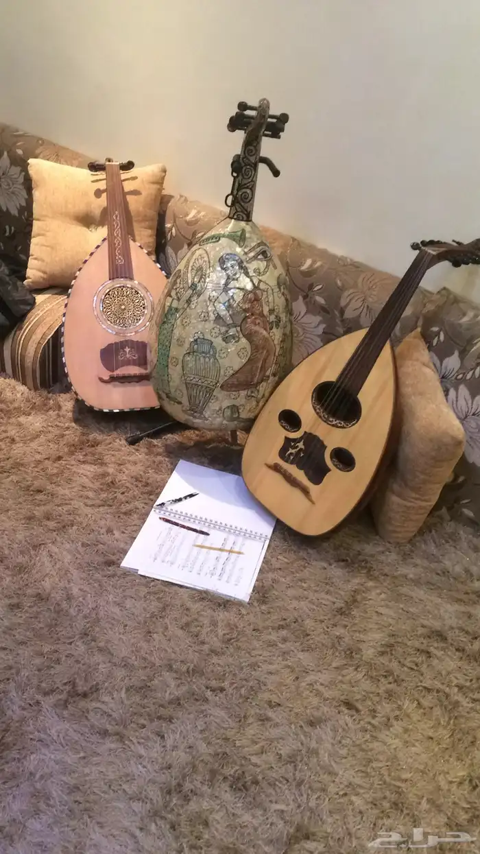 مجموعة اعواد مع استناداته 2