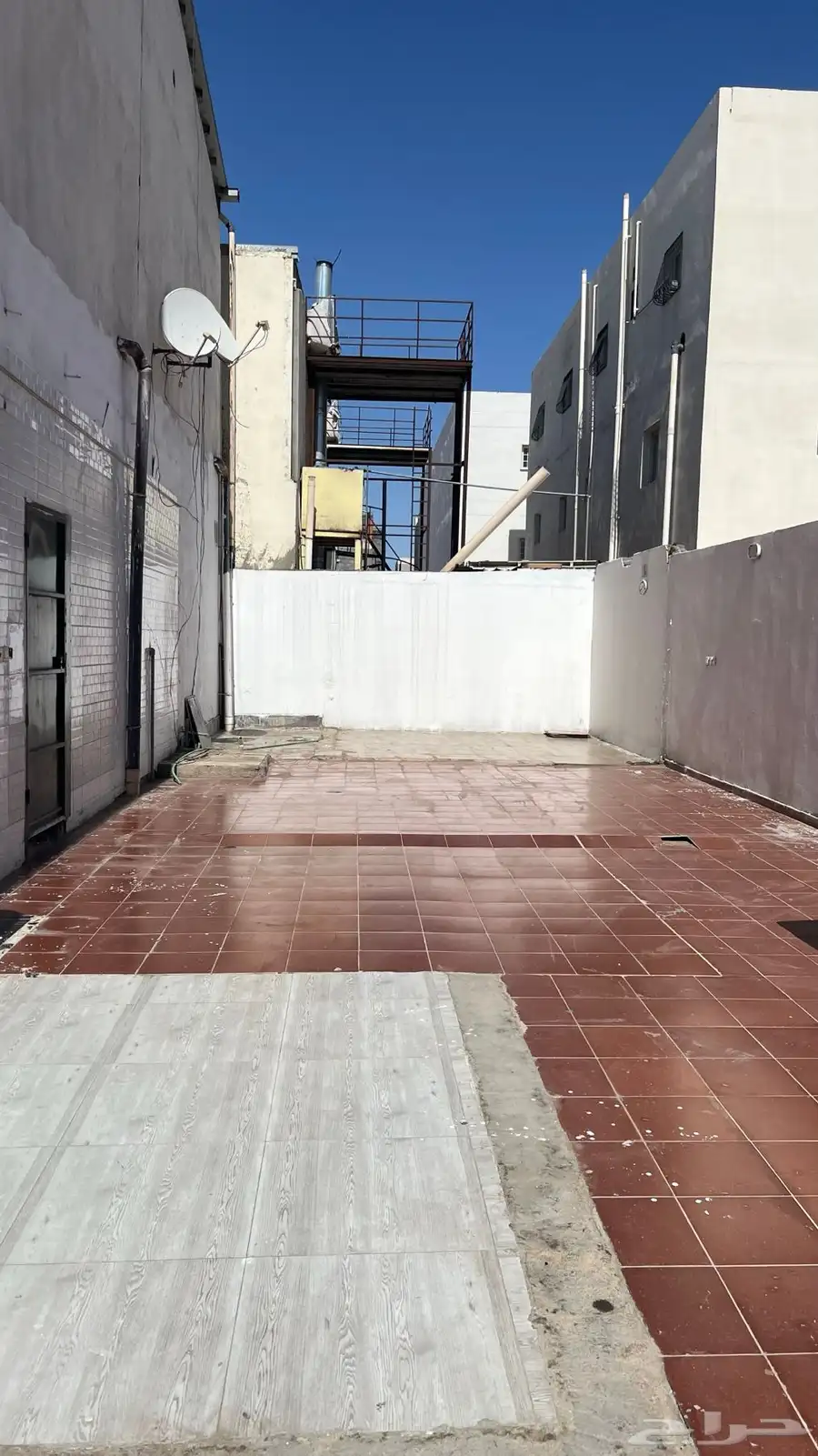 معرض للإيجار طريق السلام النازل 5