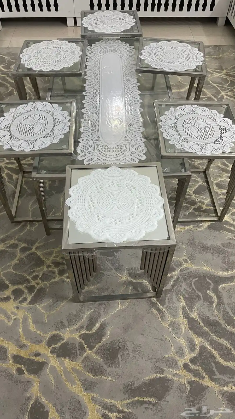 طاولات وفرش للبيع 0