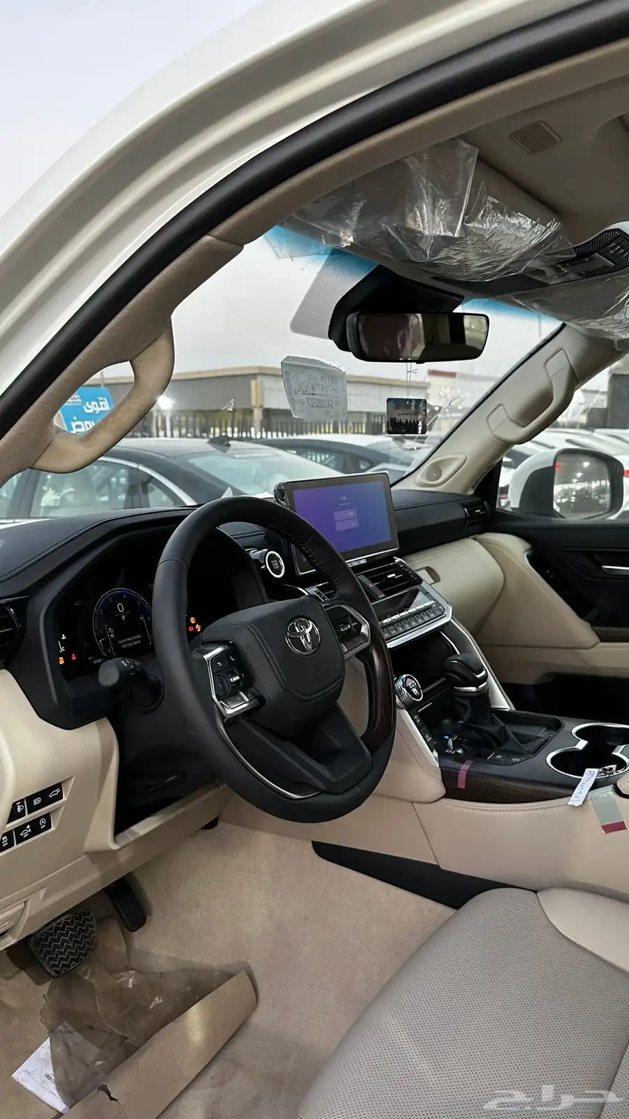 لاندكروزر جي اكس ار اس S 2025 لدى شركة عبدالمجيد الخضر 4