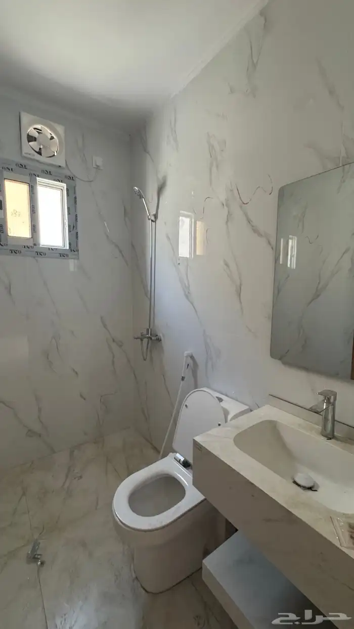 للايجار شقق مميزة وجديدة عوائل وعزاب في حي الحمدانية 0