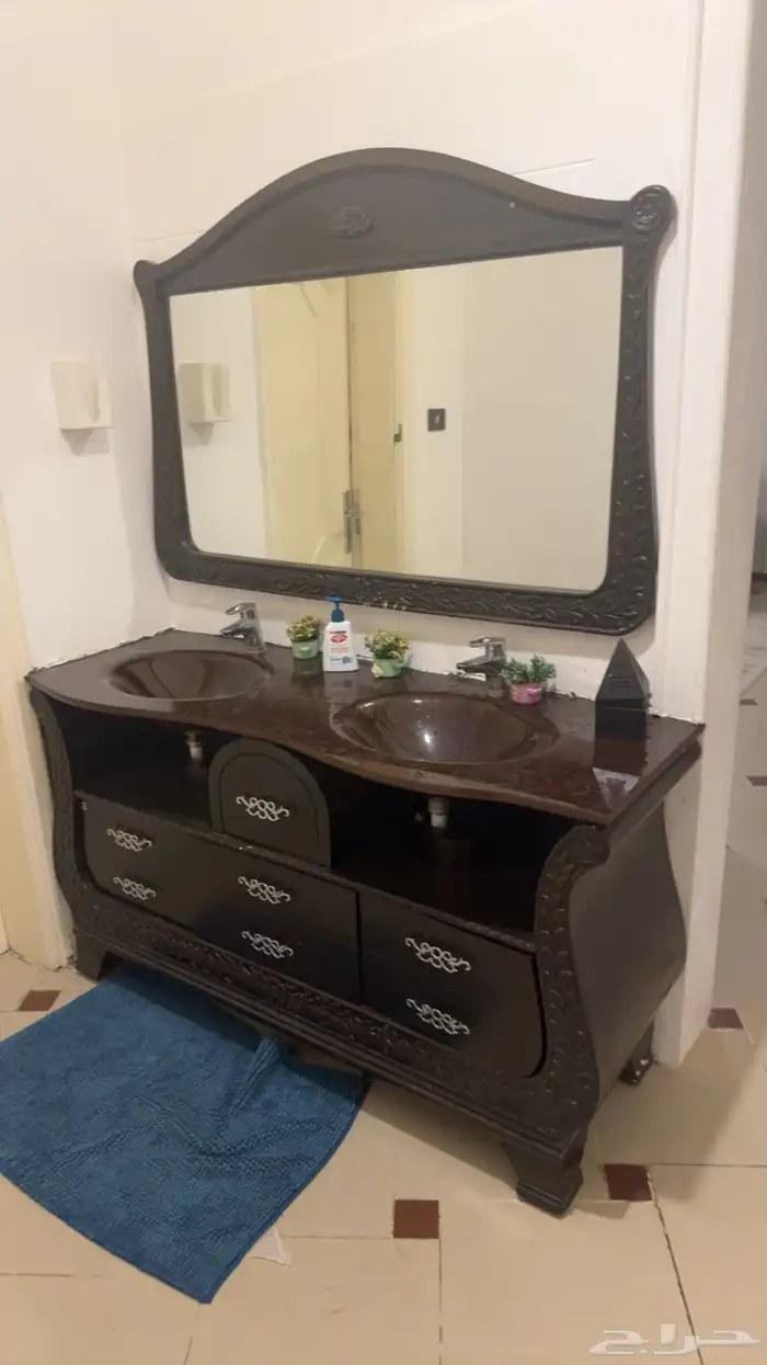 مغسلة مع مرايتها للبيع 0