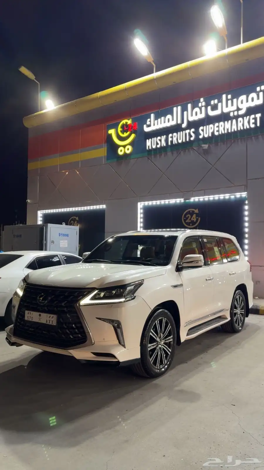 للبيع جيب لكزس LX570 8