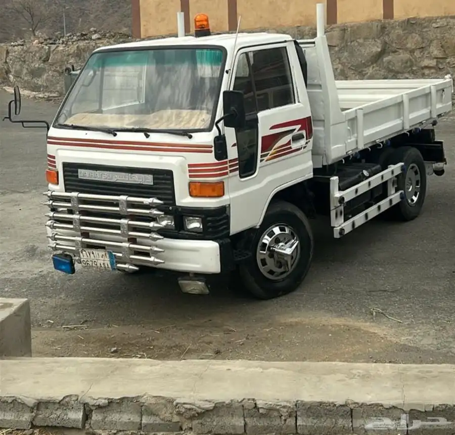 للبيع قلاب ديهاتسو موديل 1992 3