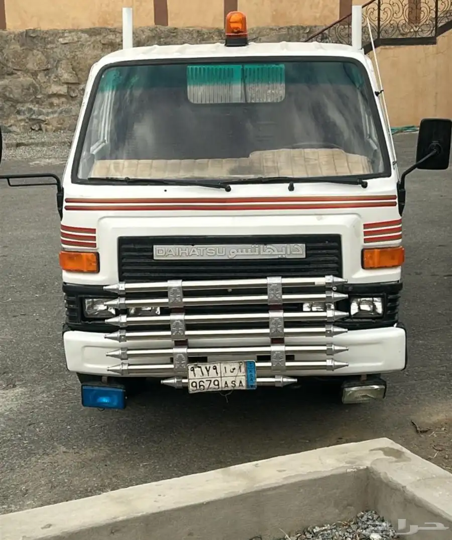 للبيع قلاب ديهاتسو موديل 1992 5