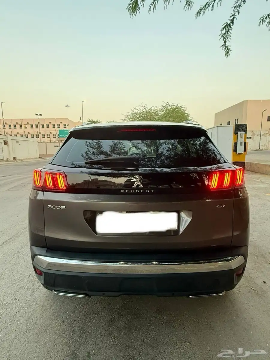 السيارة بيجو 3008 GT 8