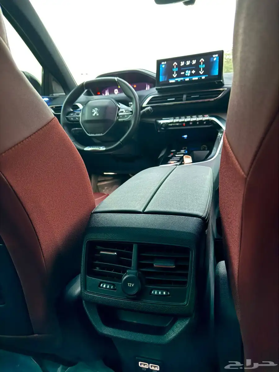 السيارة بيجو 3008 GT 7