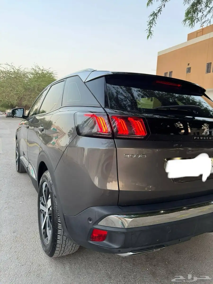 السيارة بيجو 3008 GT 3