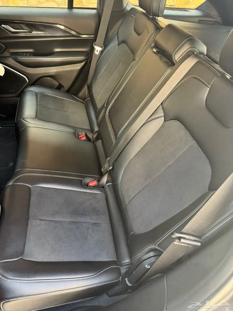 2023 jeep grand Cherokee altitude  black edition 4