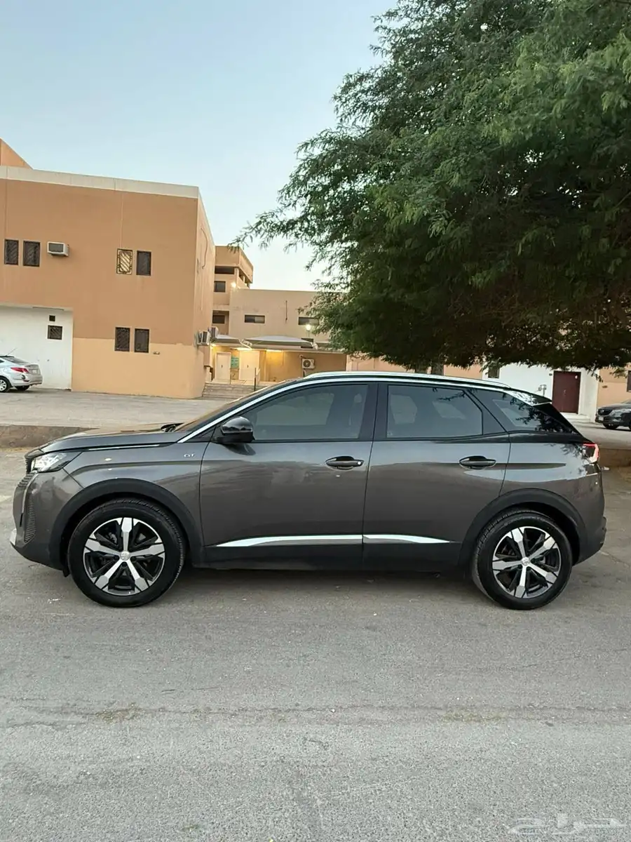 السيارة بيجو 3008 GT 2