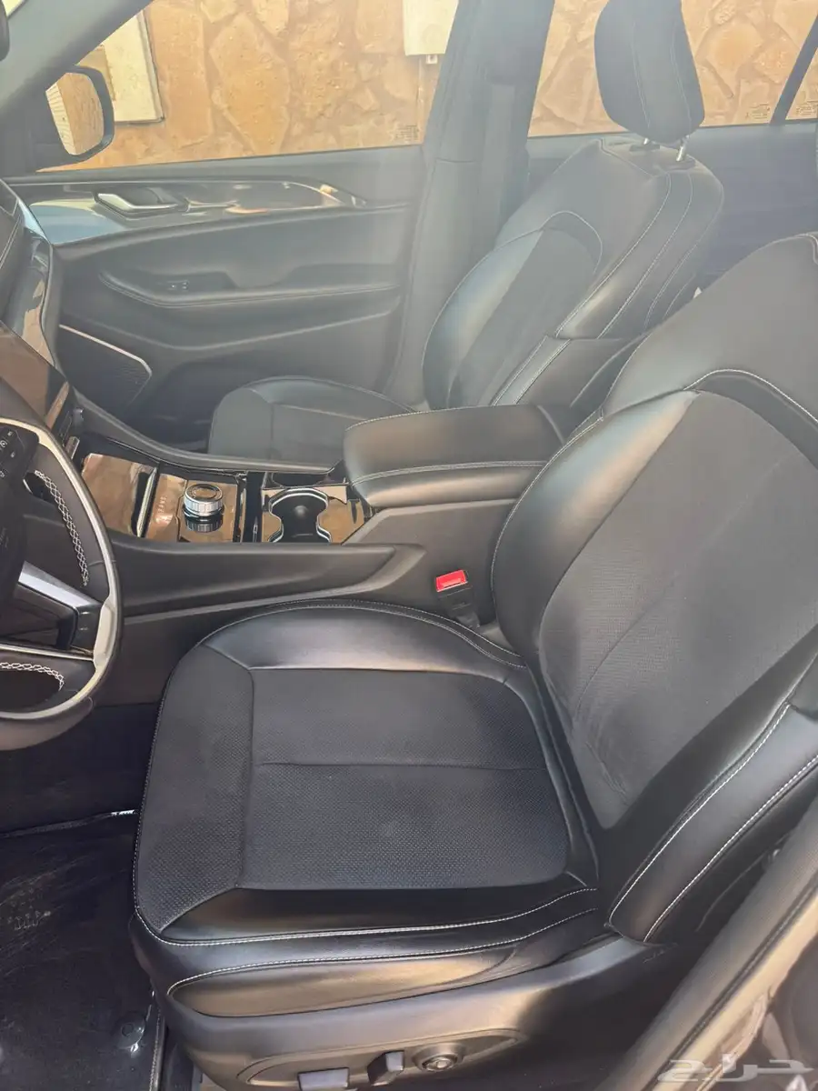 2023 jeep grand Cherokee altitude  black edition 6