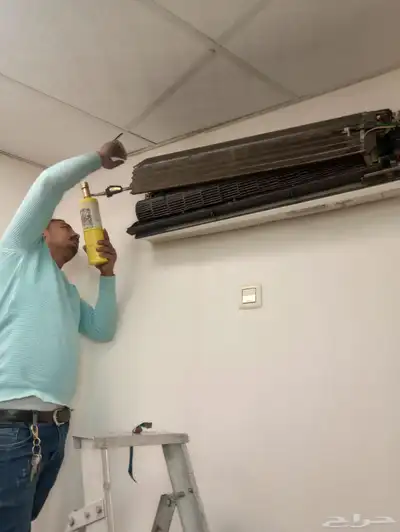 فني تنظيف وصيانة مكيفات 0