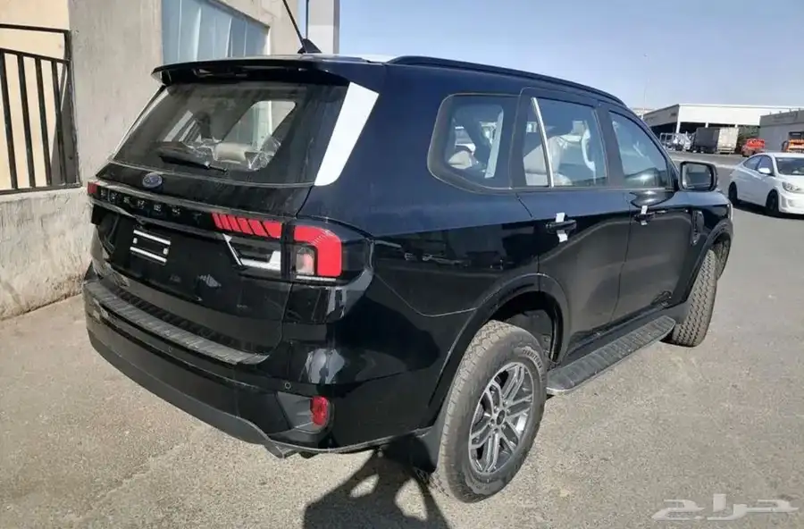 فورد ايفرست XLT نصف فل دبل بنزين موديل 2024 1