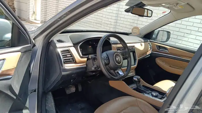 ام جي RX8 2022 4