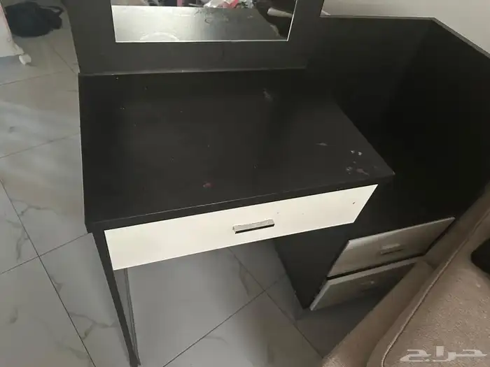 دولاب متكامل مع تسريحه وشوفنيره 0