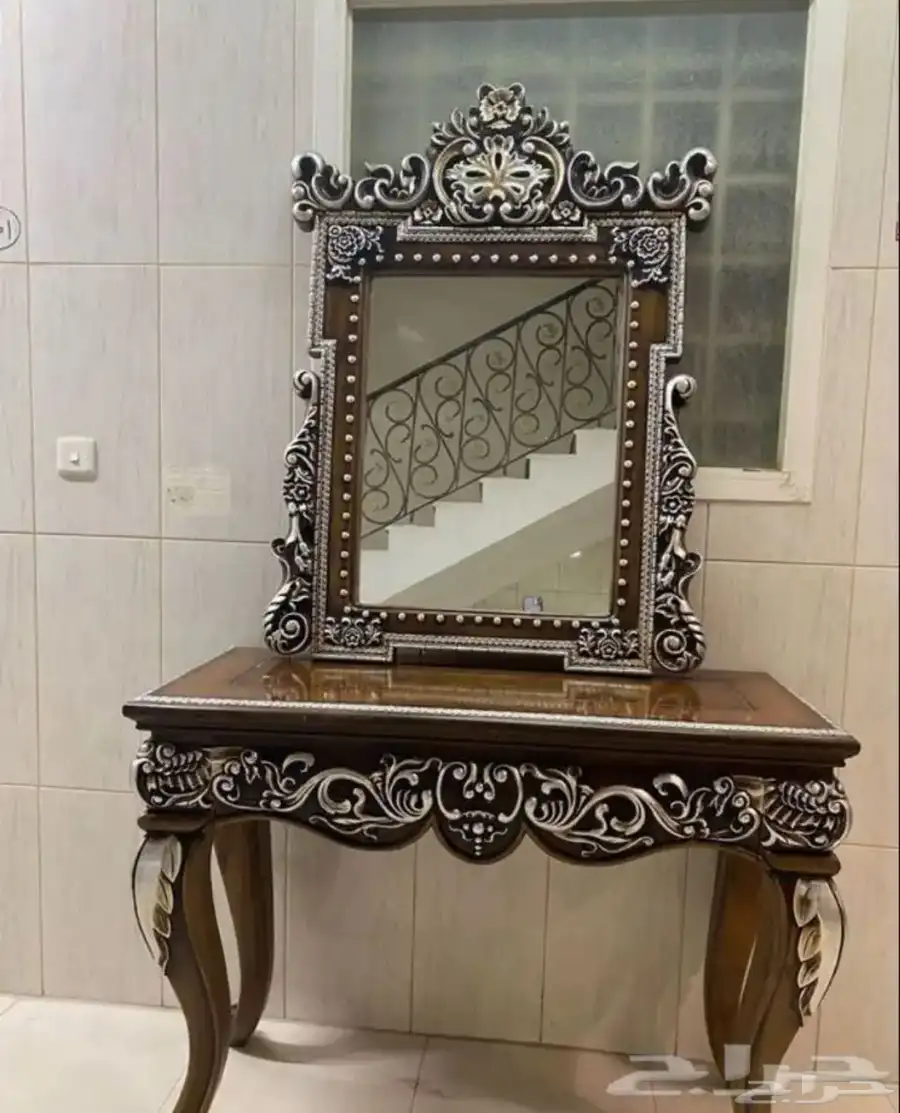 كنسول مدخل مع معلاق عبايات 1