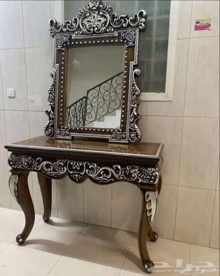 كنسول مدخل مع معلاق عبايات 0