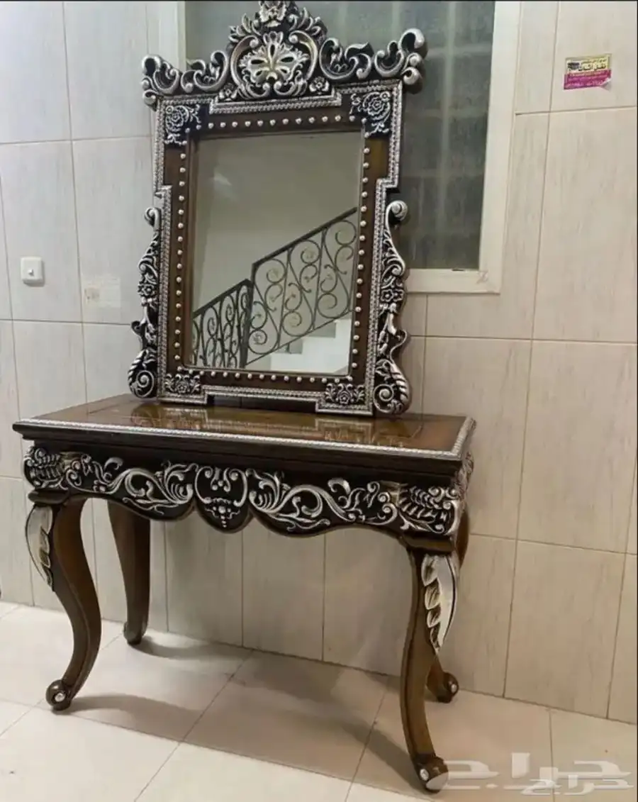 كنسول مدخل مع معلاق عبايات 0
