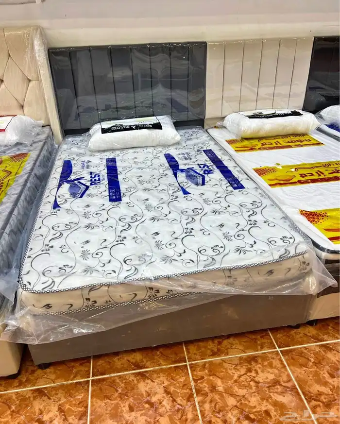 سرير  مراتب  دواليب  تسريحات و أثاث غرفة نوم كامل 4