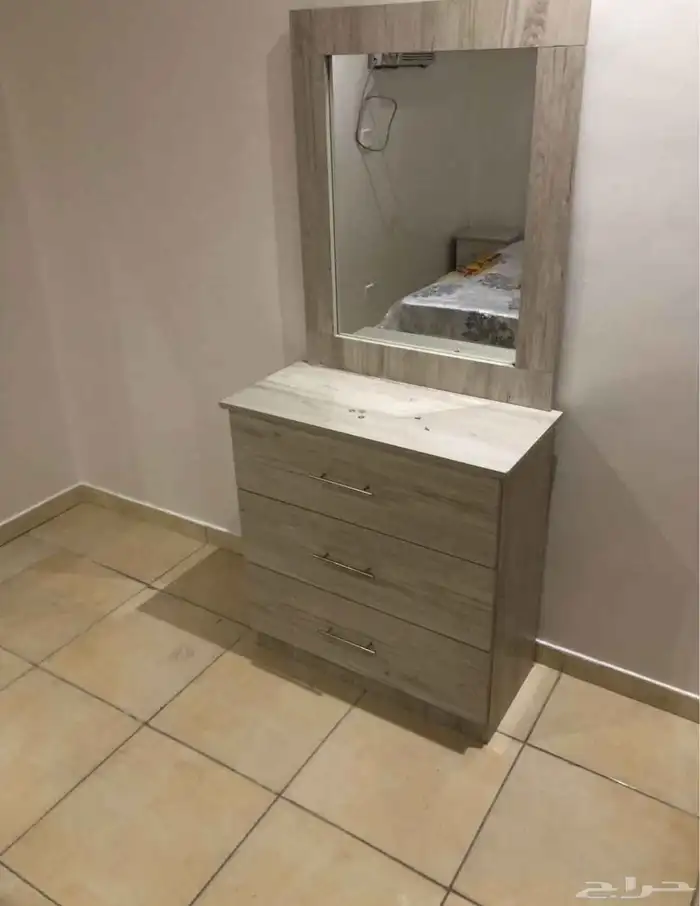سرير  مراتب  دواليب  تسريحات و أثاث غرفة نوم كامل 30