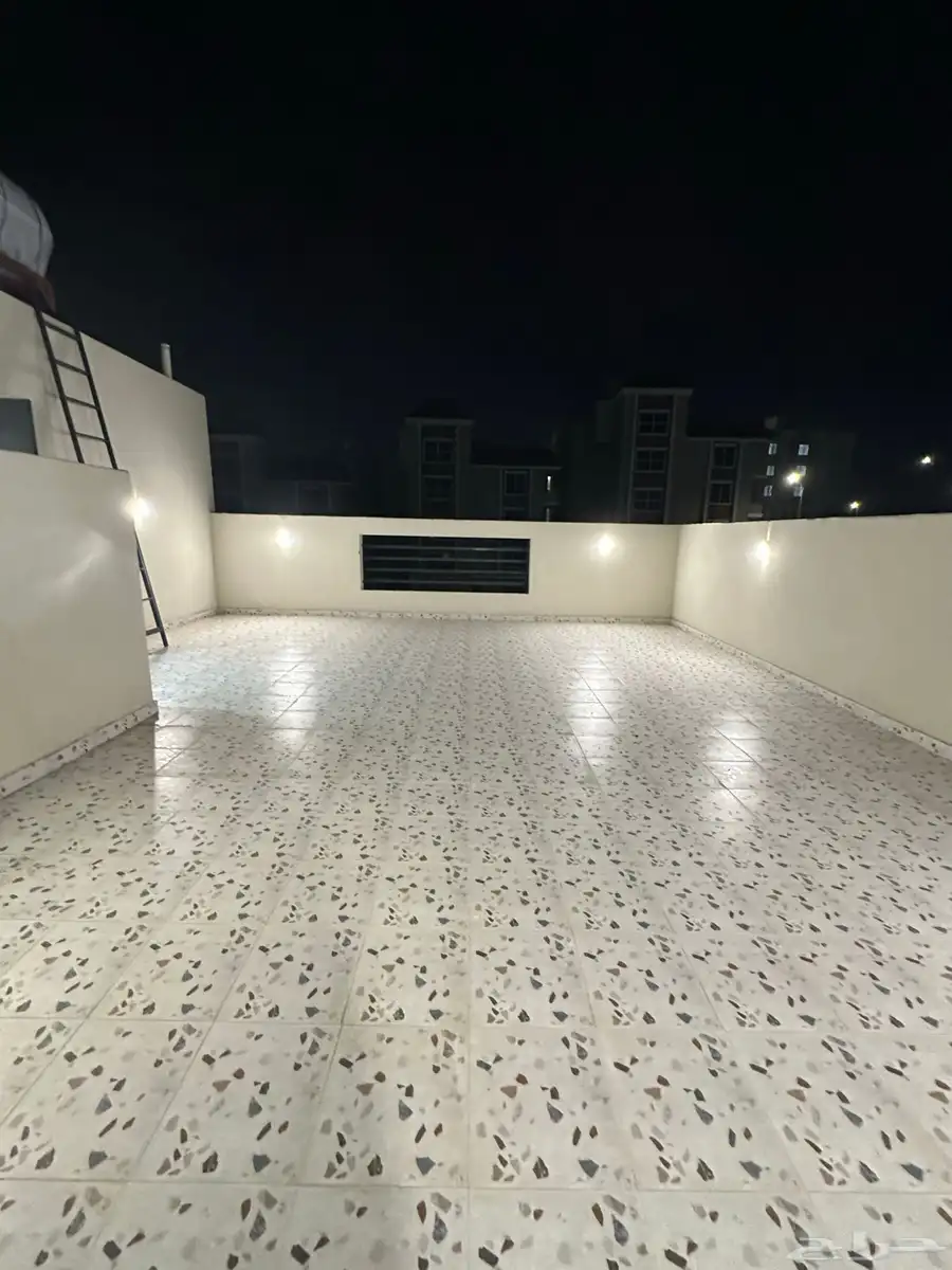 شقق مع درج خاص للسطح وبلكونة بالقرب من مطار ابها 14