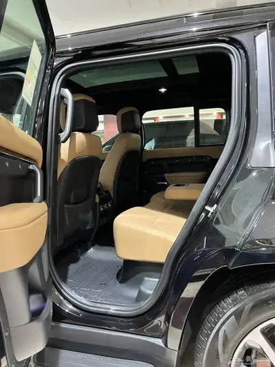 لاند روفر ديفيندر x-dynamic HSE P400 2025 5