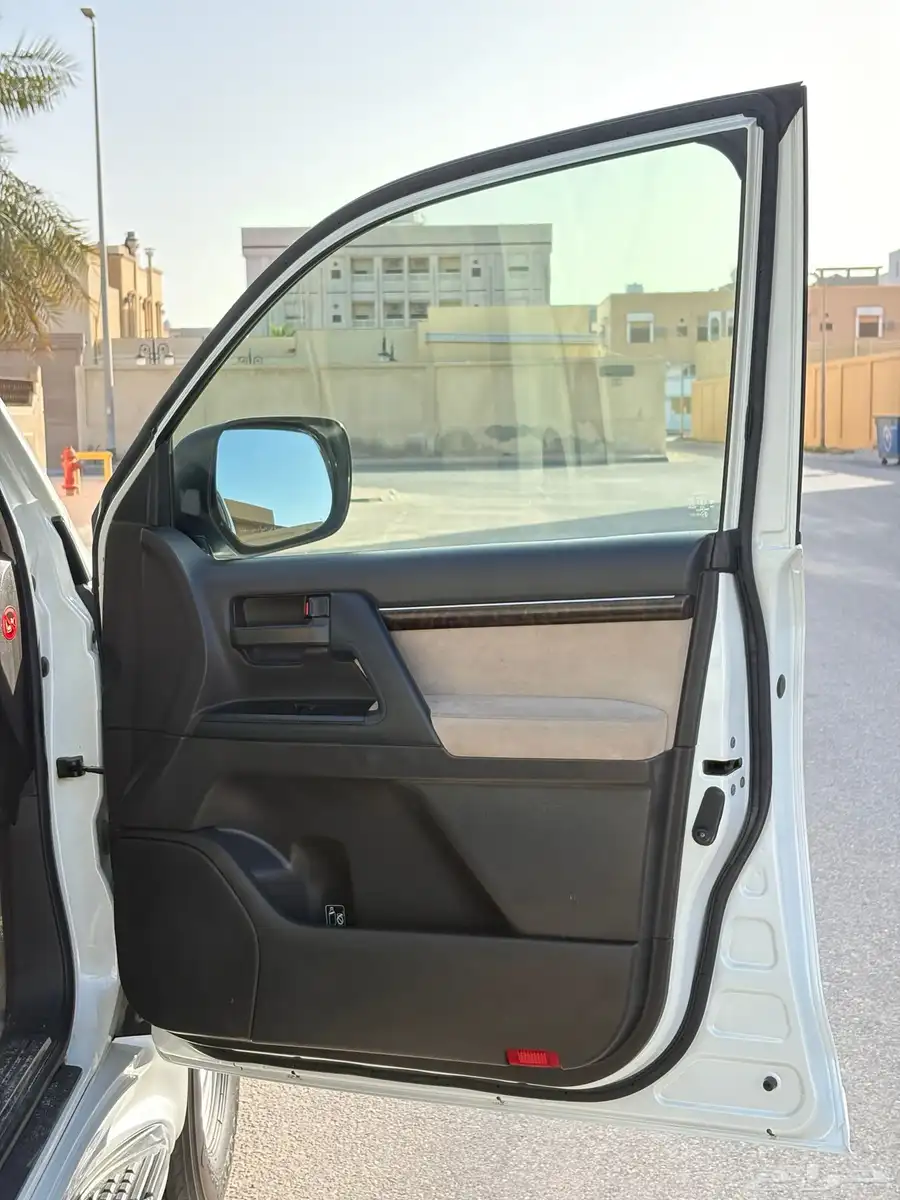 لاندكروزر 13