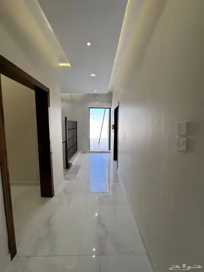 للبيع بالمحاله روف علوي دور ثاني مع ملحق بمدخل سياره 380م 9