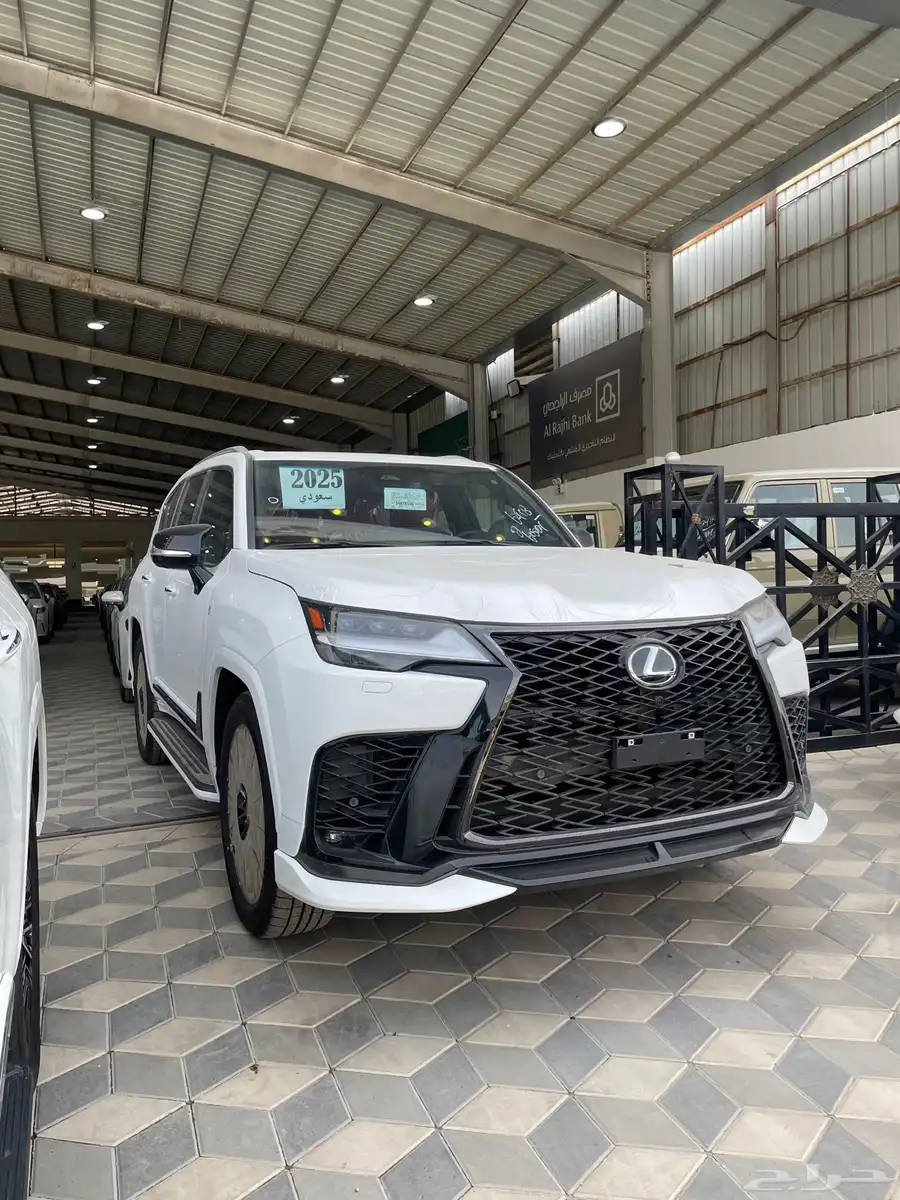 لكزس LX600 2025 اف سبورت عبداللطيف جميل 2