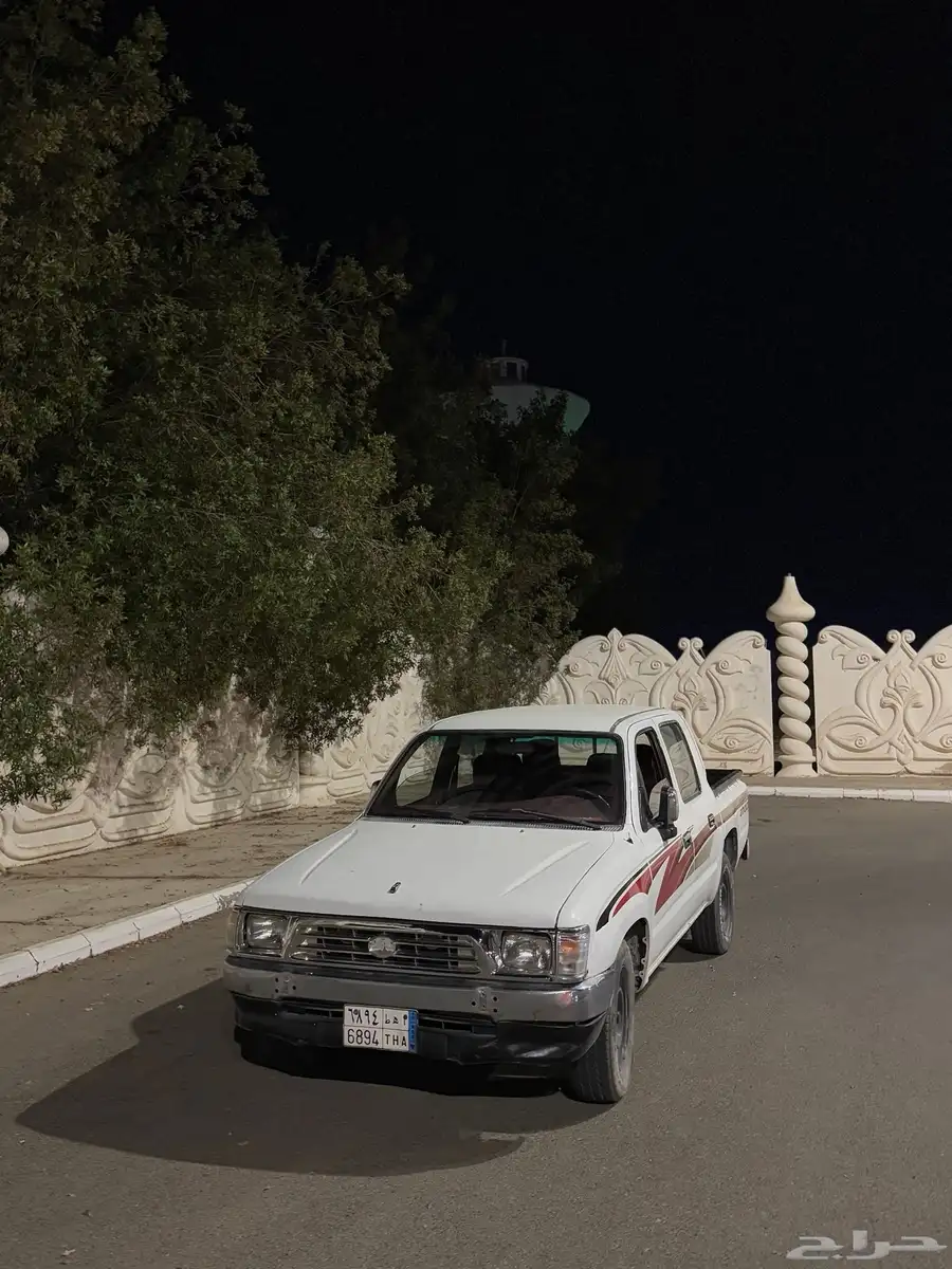 السلام عليكم هايلكس للبيع موديل 2001 GLXالموتر مرشوش كامل 3