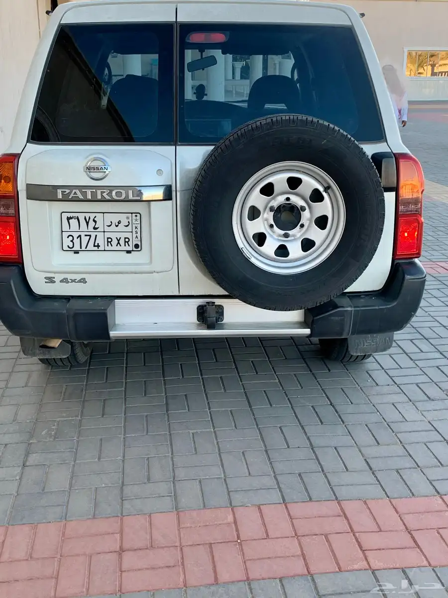 نيسان 4