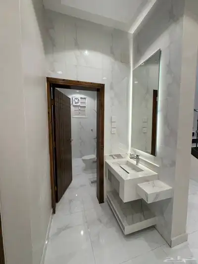 للبيع بالمحاله روف علوي دور ثاني مع ملحق بمدخل سياره 380م 24